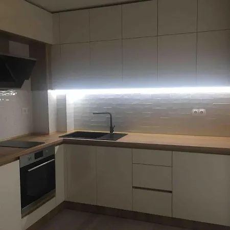 1 Bedroom With Parking On Site Apartment *