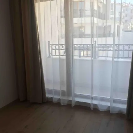 1 Bedroom With Parking On Site Apartment *