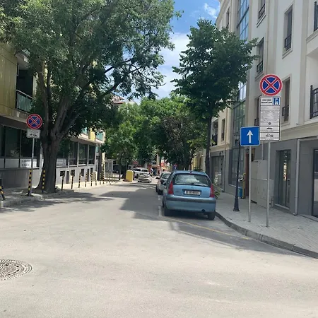 Apartment 1 Bedroom With Parking On Site